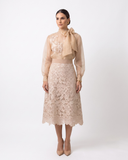CONJUNTO EVASÉ "NUDE CAMELLIA" | BLUSA CON LAZO & FALDA