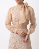 CONJUNTO EVASÉ "NUDE CAMELLIA" | BLUSA CON LAZO & FALDA